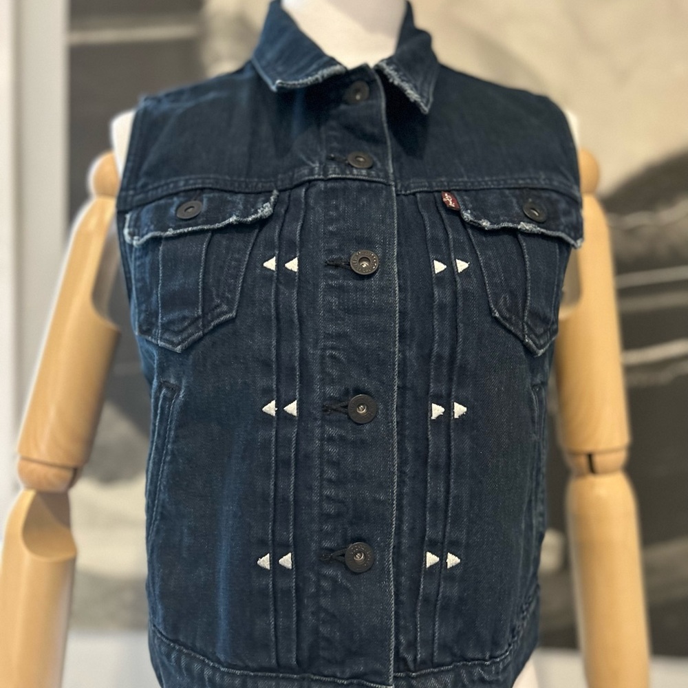 Levi’s denim vest medium